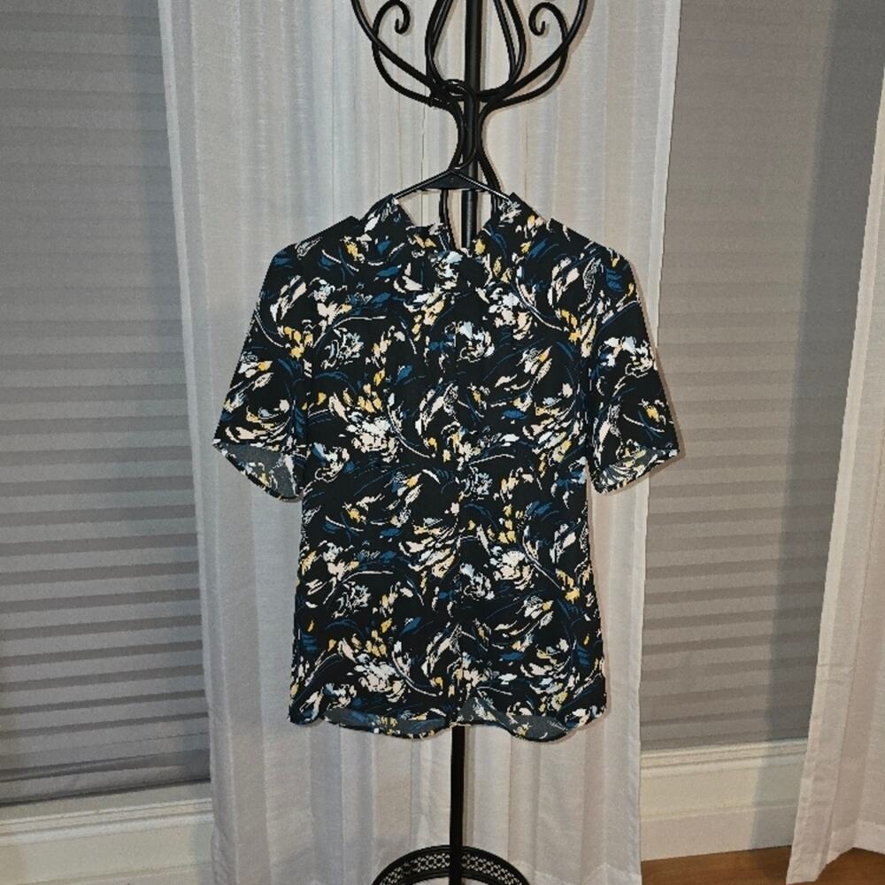 Halogen Small Womens Floral Short Sleeve Mock Neck Shirt EUC